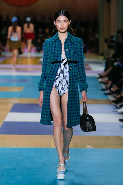 Look 32
